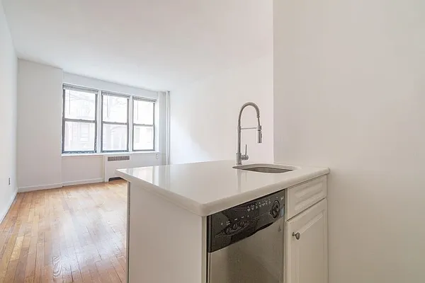 Rented by Bond New York | media 16