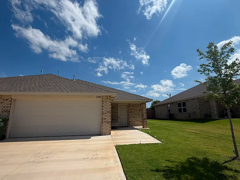 1104 Ashton Ln — Photo 14
