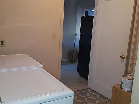 Main Floor Laundry/Pantry