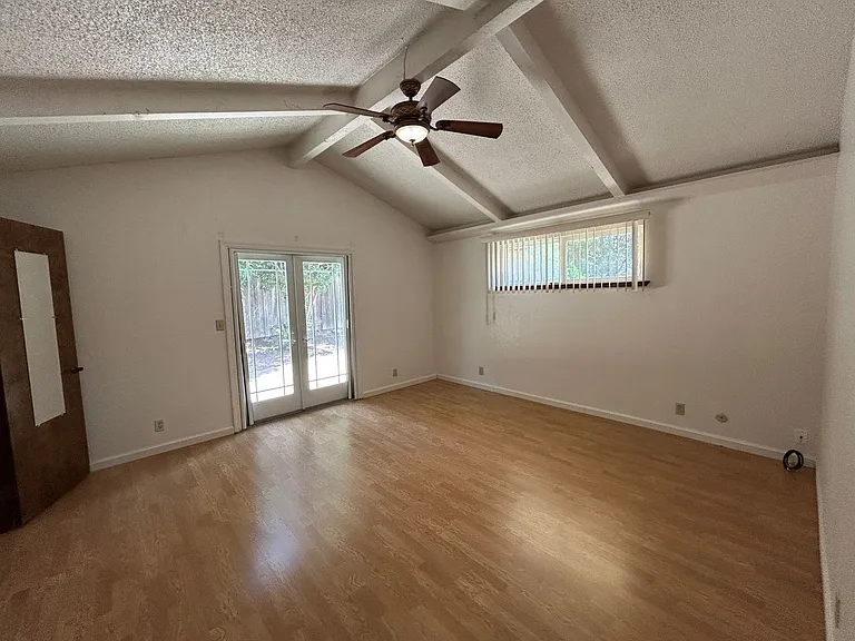 9471 Queen Oak Ct — Photo 11