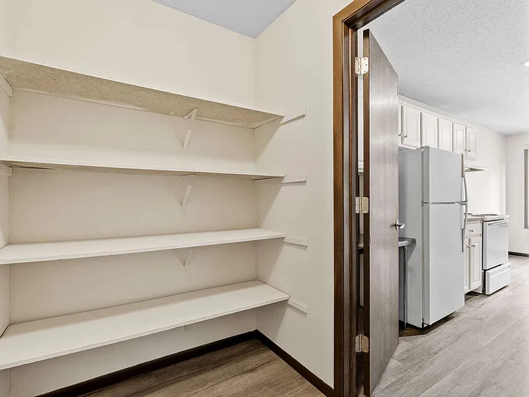 Como Park Apartments — Photo 22