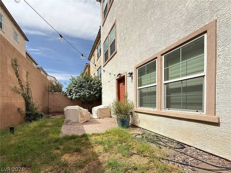 372 Ambitious St — Photo 44