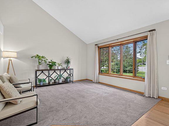 3rd image of 2730 Kingsway Ave