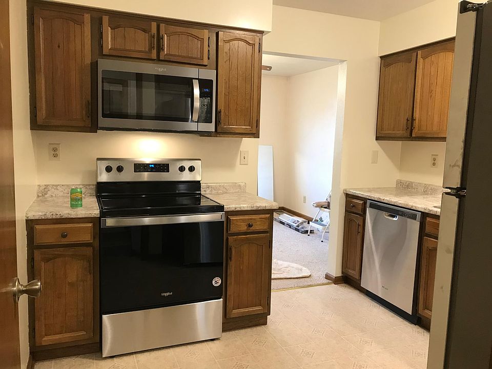 Kitchen - brand new appliances