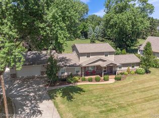 3719 Kingsway Dr, Highland, MI 48356
