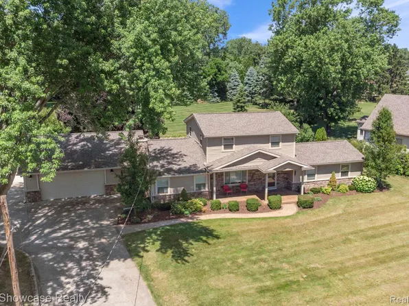 3719 Kingsway Dr, Highland, MI 48356