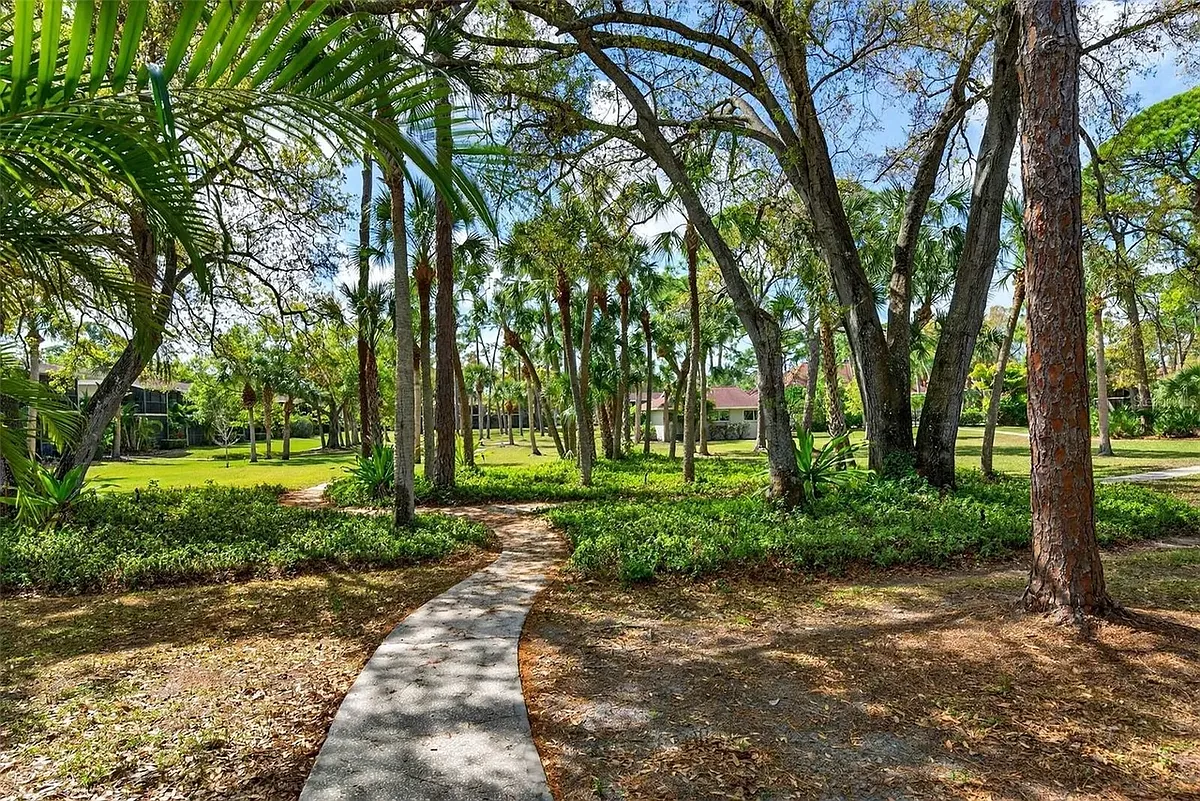 Interior walking paths - 960 La Costa Cir #2