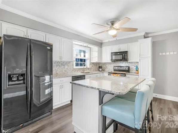 2166 Gaines Ave, Gastonia, NC 28054