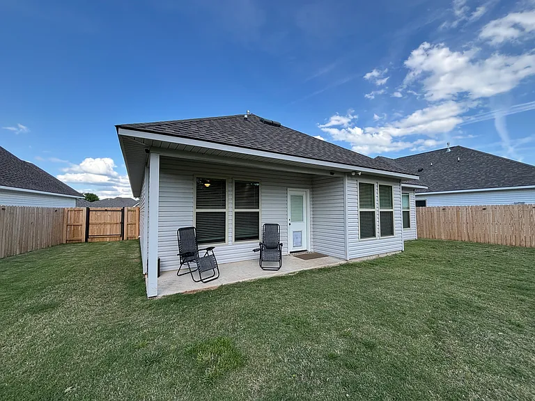 739 Venecia Dr — Photo 15