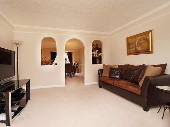 3rd image of 7565 Turnberry Ct