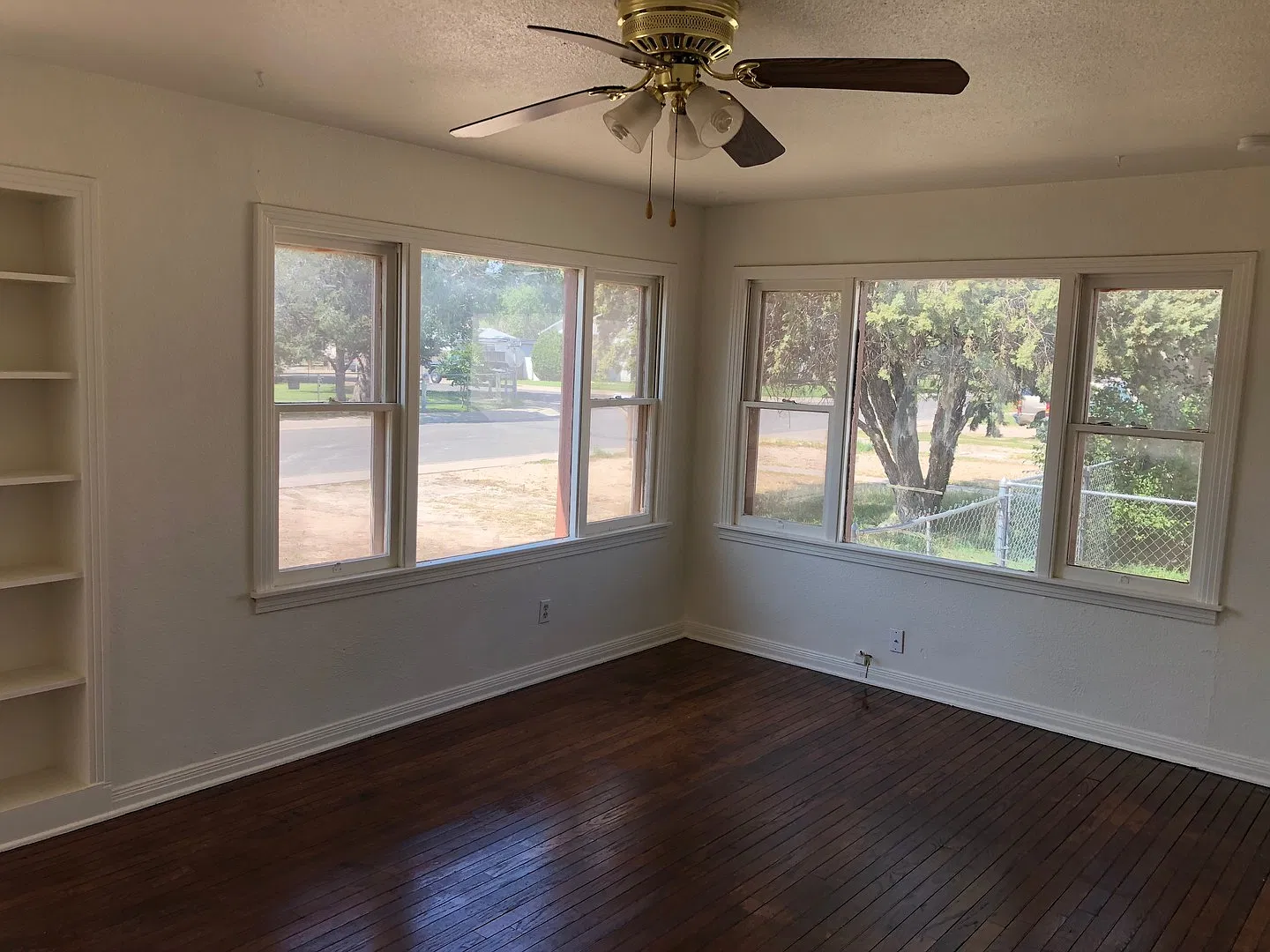 Hardwood floors throughout! — Photo 1