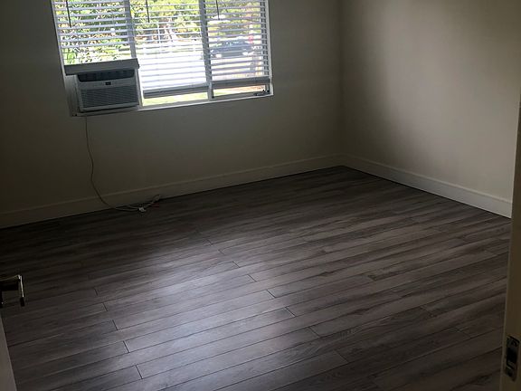 4th image of 12054 Moorpark St APT 2