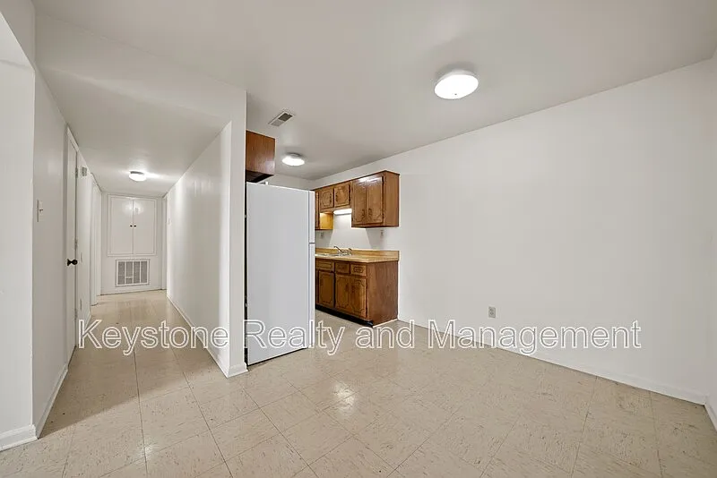 2 bed, 1.0 bath, 750 sqft, $650 — Photo 2