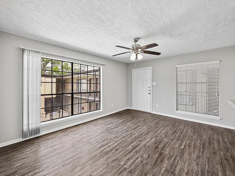 Emerson Street Apartments — Photo 9