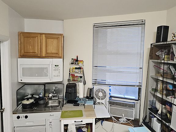 4th image of 216 W 100th St APT 706