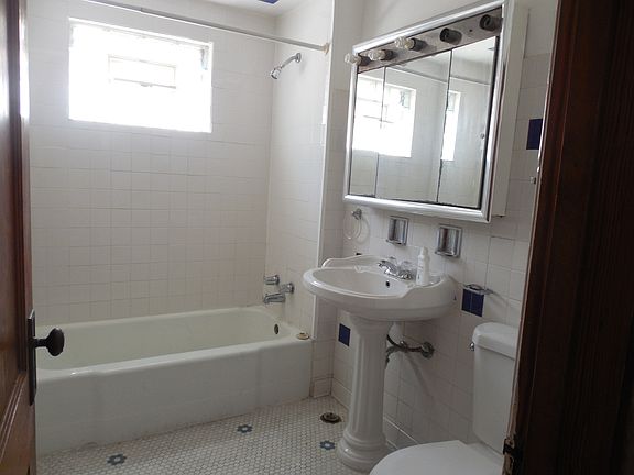 5th image of 8834 S Saginaw Ave