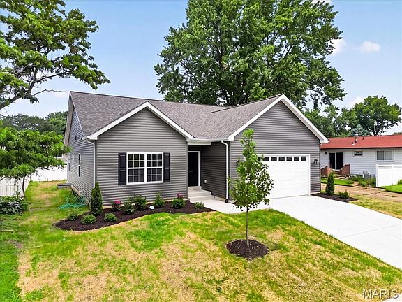 3rd image of 7925 Campion Ln