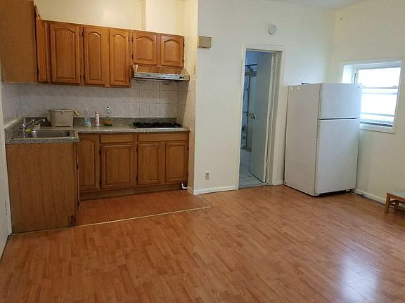4th image of 222 Bay 34th Street # 1st