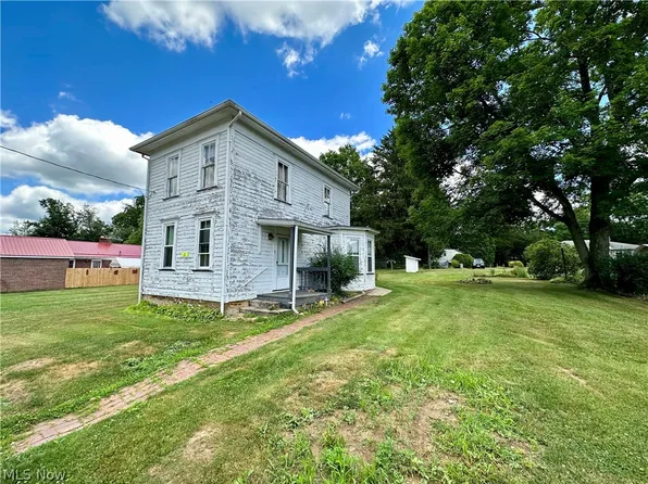 21 N Liberty St, Dellroy, OH 44620