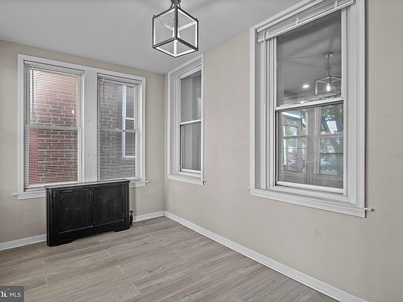 4th image of 180 W Roosevelt Blvd