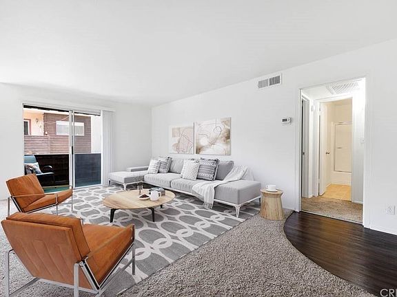 5th image of 5400 Newcastle Ave APT 15
