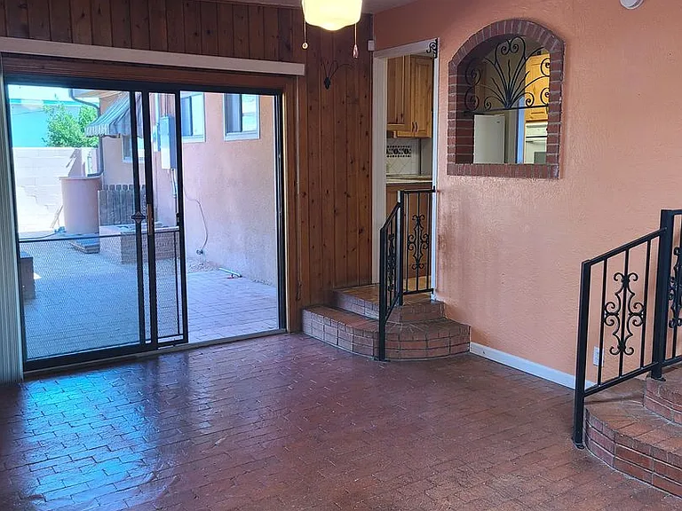 1037 Indiana St SE — Photo 5
