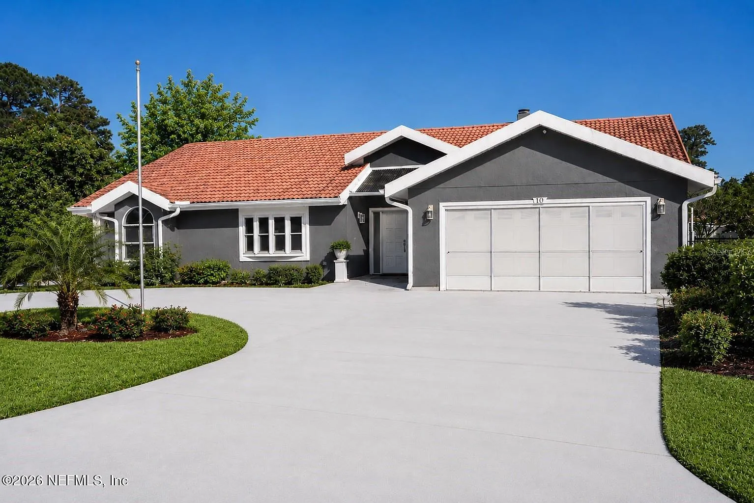3 bed, 2.0 bath, 2196 sqft, $3,800 — Photo 1