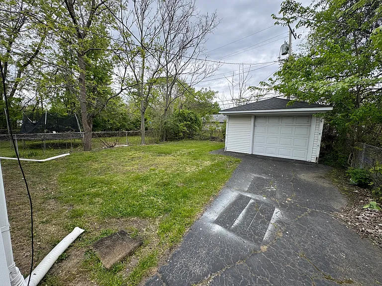 3525 Hickory St — Photo 3