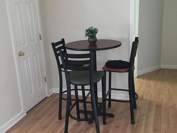 5th image of 756 Elwood Ave