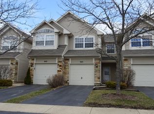 945 Viewpoint Dr, Lake In The Hills, IL 60156