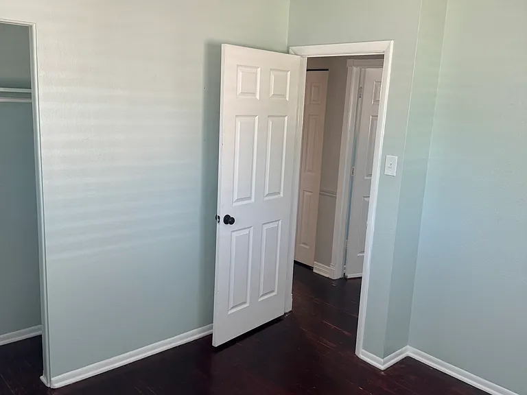 484 Salem St — Photo 7