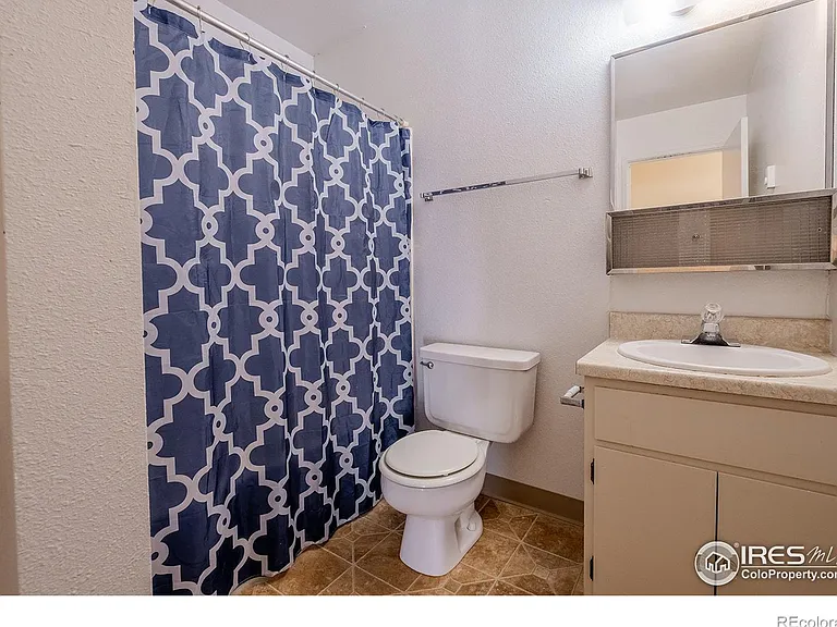 333 Custer Ave #1 — Photo 8