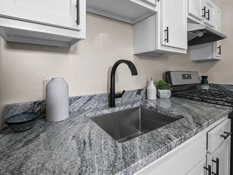826 Walnut St — Photo 9