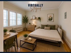 450 40th St, studio  1.0 baths (439 sqft)