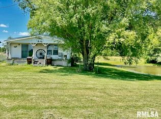 2077 E 1675 North Rd, Stonington, IL 62567
