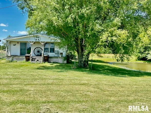 2077 E 1675 North Rd, Stonington, IL 62567