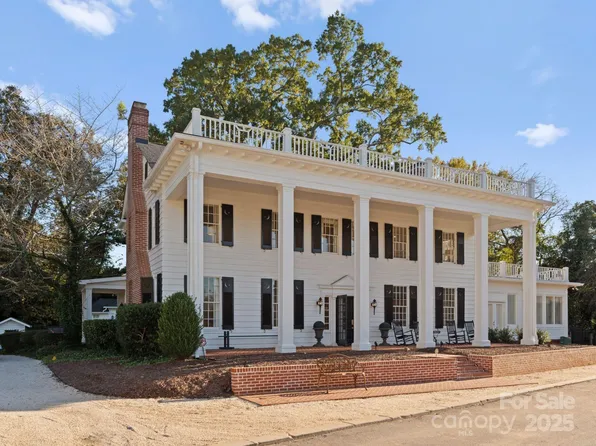 4016 Nettie Ct, Charlotte, NC 28211