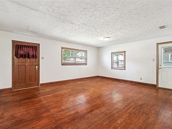 2nd image of 1405 Huron Ave