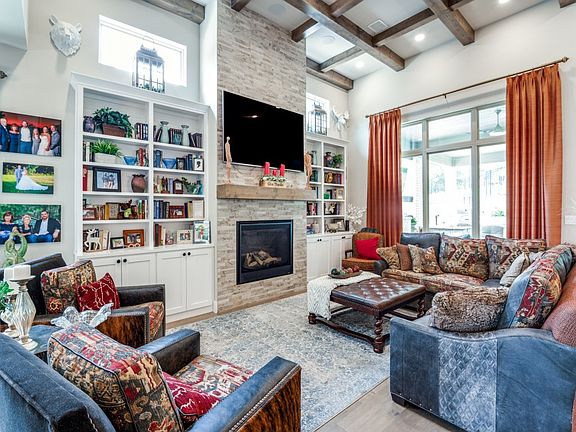 3rd image of 2428 Bellview Cir