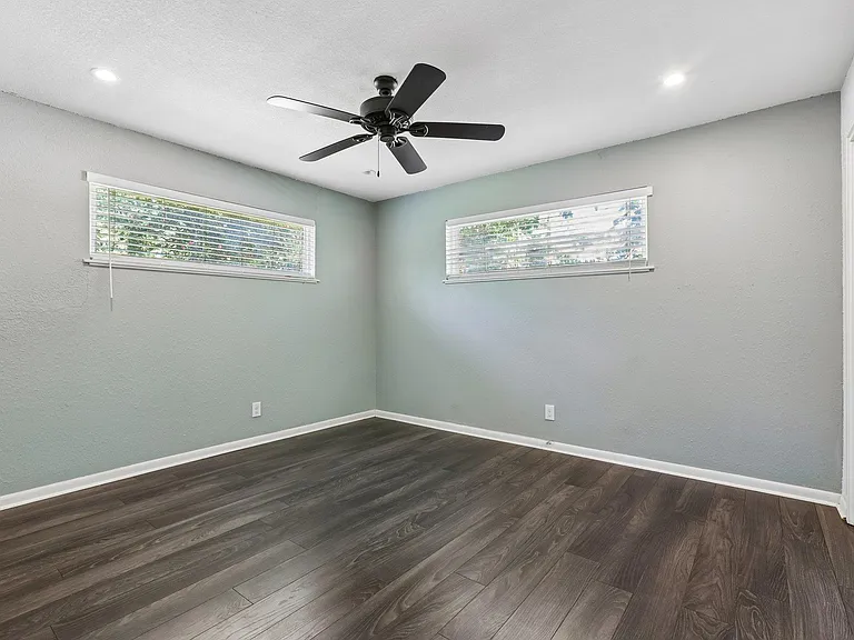 4523 Avenue H #B — Photo 12