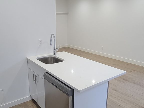 4th image of 880 Lexington Ave APT 3b