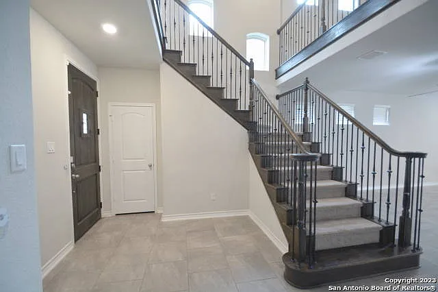 3 bed, 3.0 bath, 2460 sqft, $2,600 — Photo 3