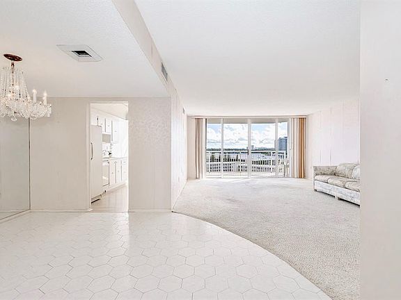 4th image of 18031 Biscayne Boulevard #1104