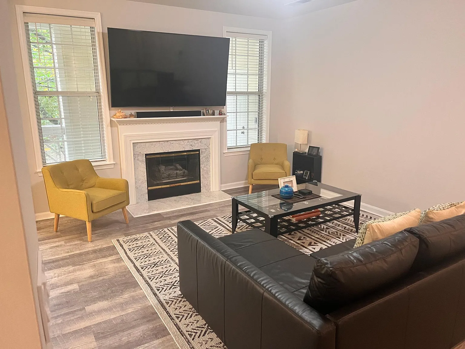 2 bed, 1110 sqft, $2,999 — Photo 2