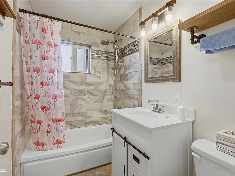 1408 E 27th Ave — Photo 14