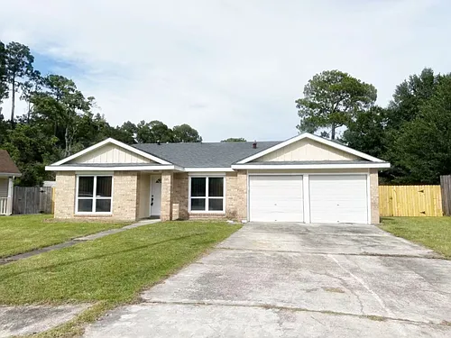 110 Charles Dr Photo 1