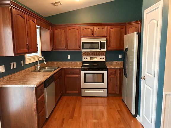 4th image of 236 Wilshire Way