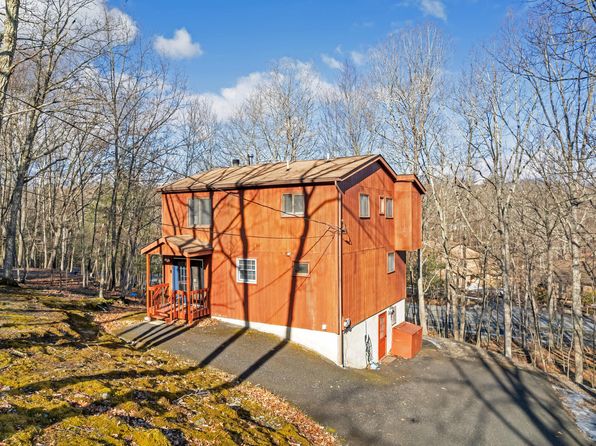 1136 Summit Ter, East Stroudsburg, PA 18301