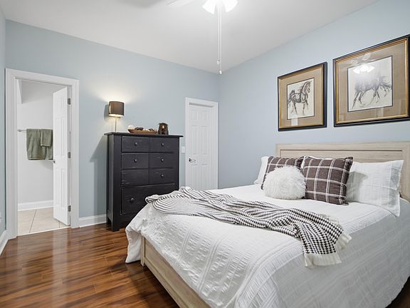 4th image of 139 Tuscany Ct