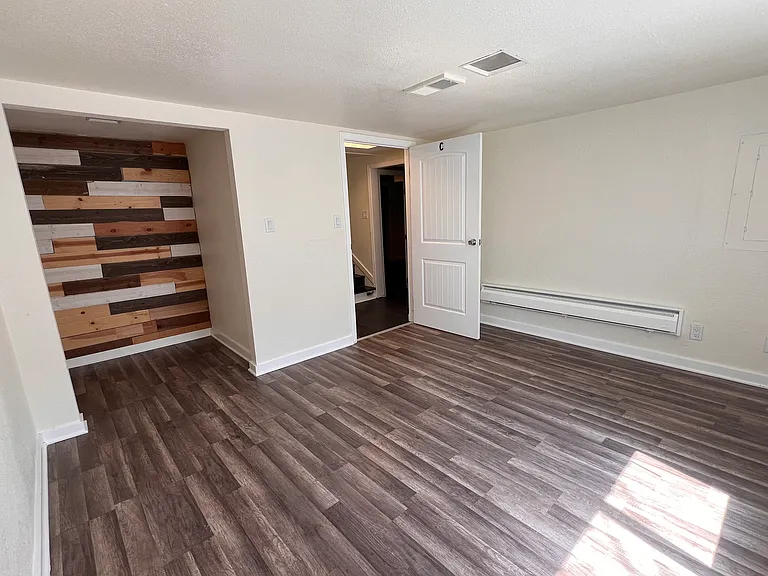 2411 S Illinois Ave — Photo 10